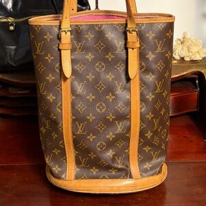 Vintage Authentic Louis Vuitton Monogram Bucket Bag